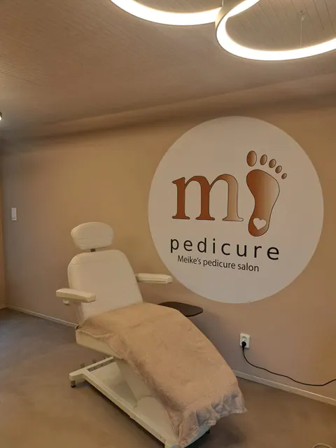 De behandelstoel en het logo van My Pedicure